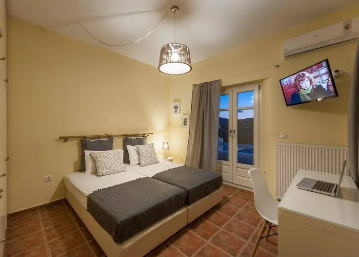 Ninemia Mjf * Naousa (Paros)